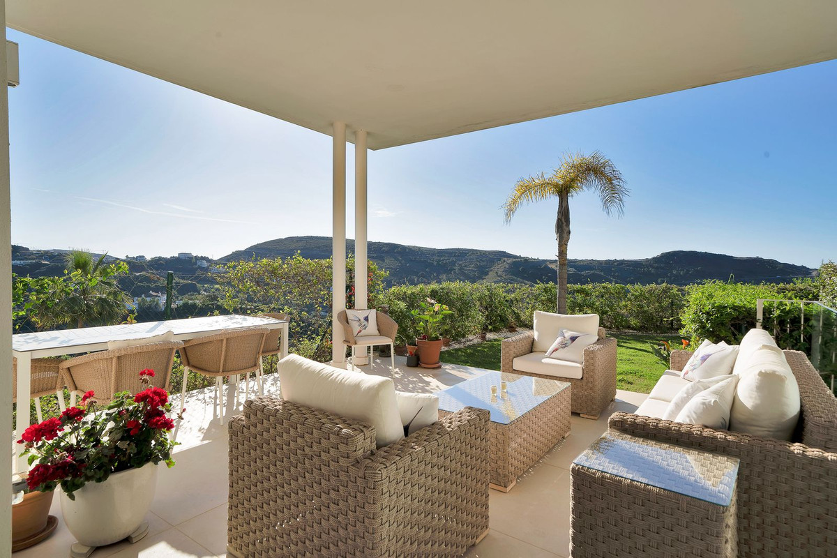 3 Bedroom Apartment for Sale in Benahavís