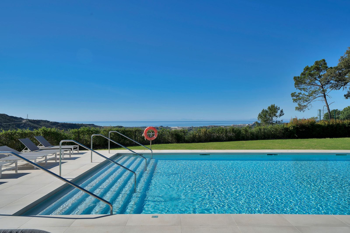 3 Bedroom Apartment for Sale in Benahavís — 2