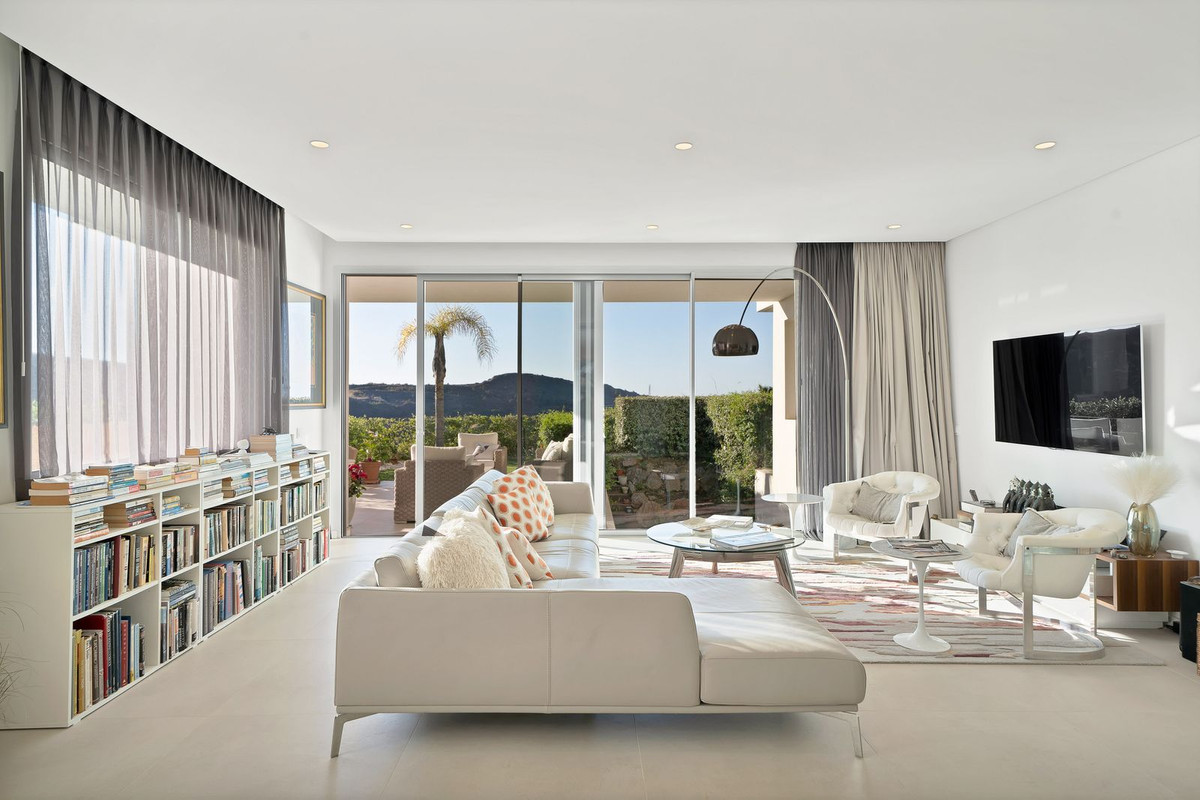 3 Bedroom Apartment for Sale in Benahavís — 3
