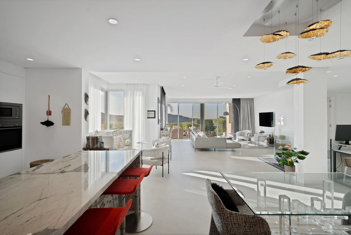 3 Bedroom Apartment for Sale in Benahavís — 7