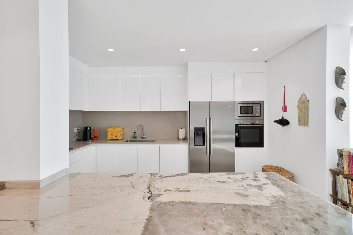 3 Bedroom Apartment for Sale in Benahavís — 9
