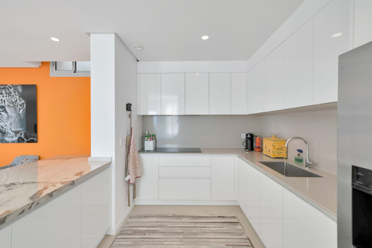 3 Bedroom Apartment for Sale in Benahavís — view 10
