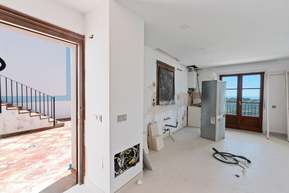 4 Bedroom Villa for Sale in Benahavís