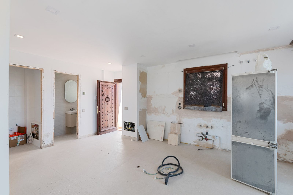 4 Bedroom Villa for Sale in Benahavís — 2