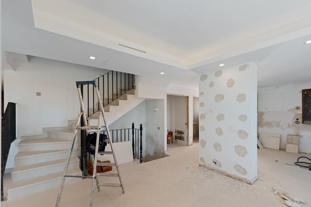 4 Bedroom Villa for Sale in Benahavís — 3
