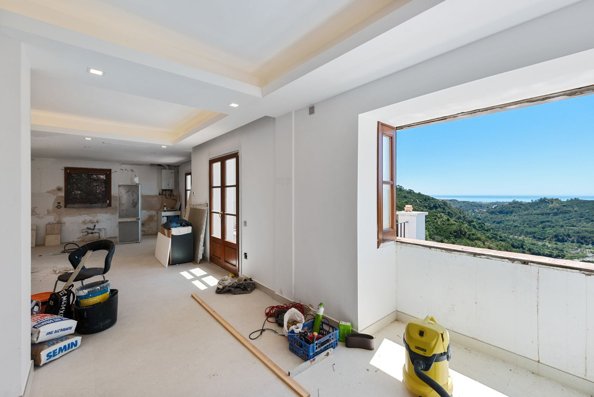 4 Bedroom Villa for Sale in Benahavís — 5