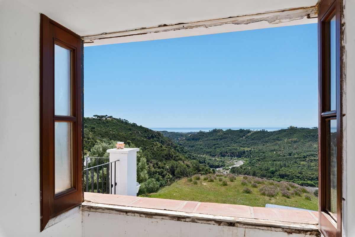 4 Bedroom Villa for Sale in Benahavís — 8