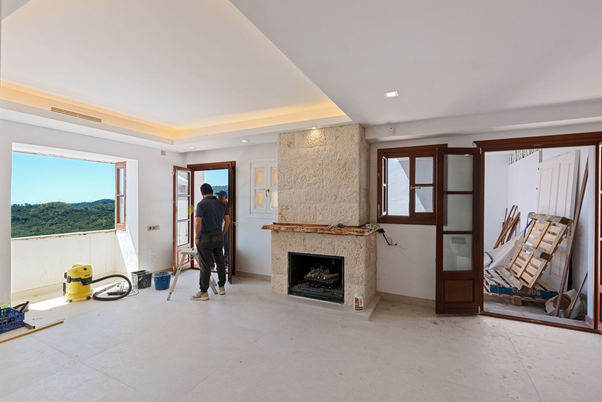 4 Bedroom Villa for Sale in Benahavís — 9