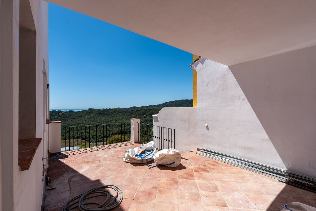 4 Bedroom Villa for Sale in Benahavís — view 10