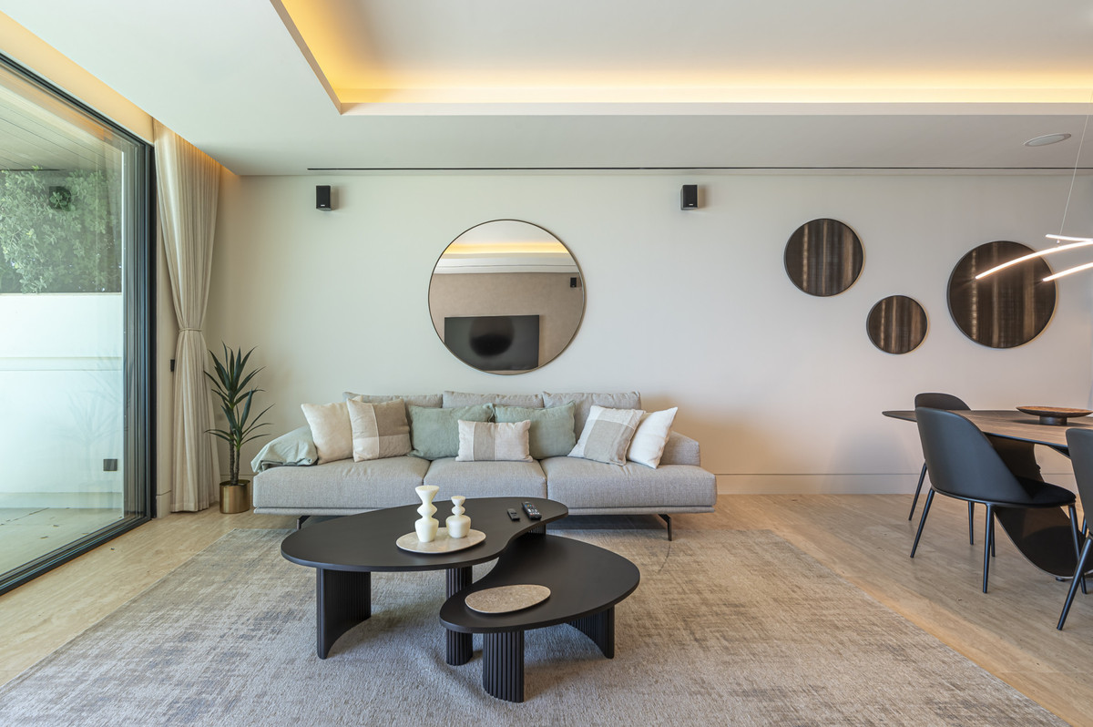 2 Bedroom Apartment for Sale in Estepona — view 10