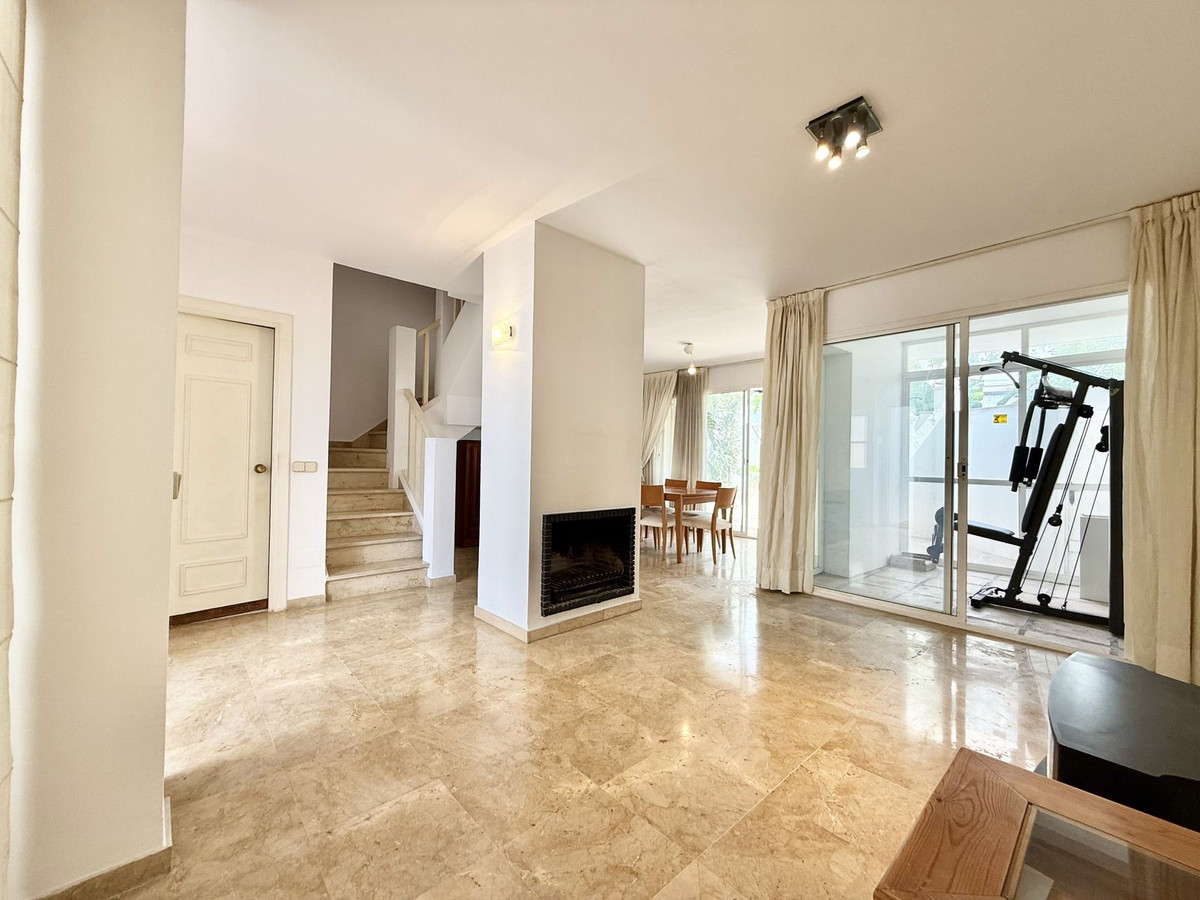 3 Bedroom Villa for Sale in Nueva Andalucía — 2