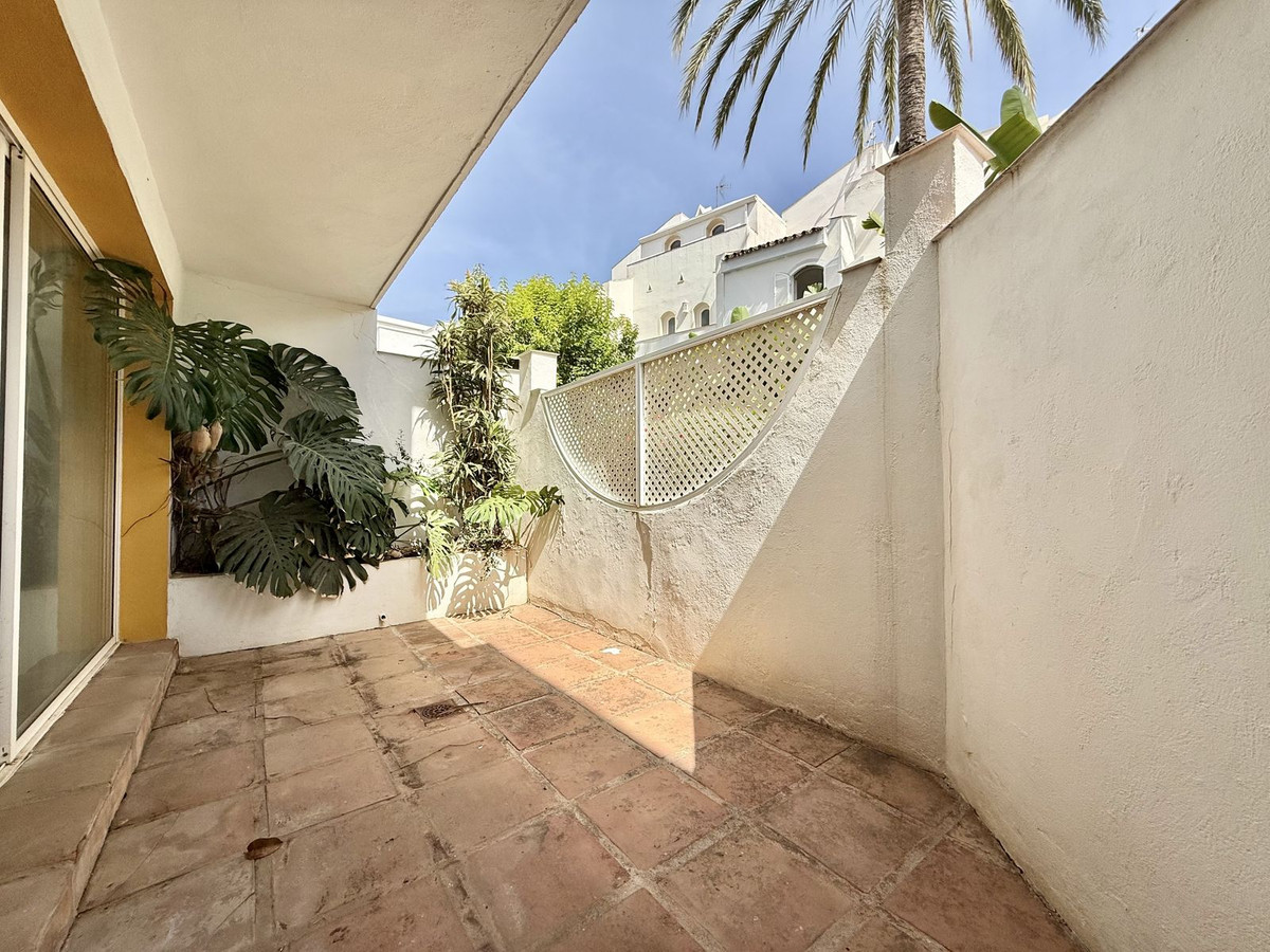 3 Bedroom Villa for Sale in Nueva Andalucía — 4