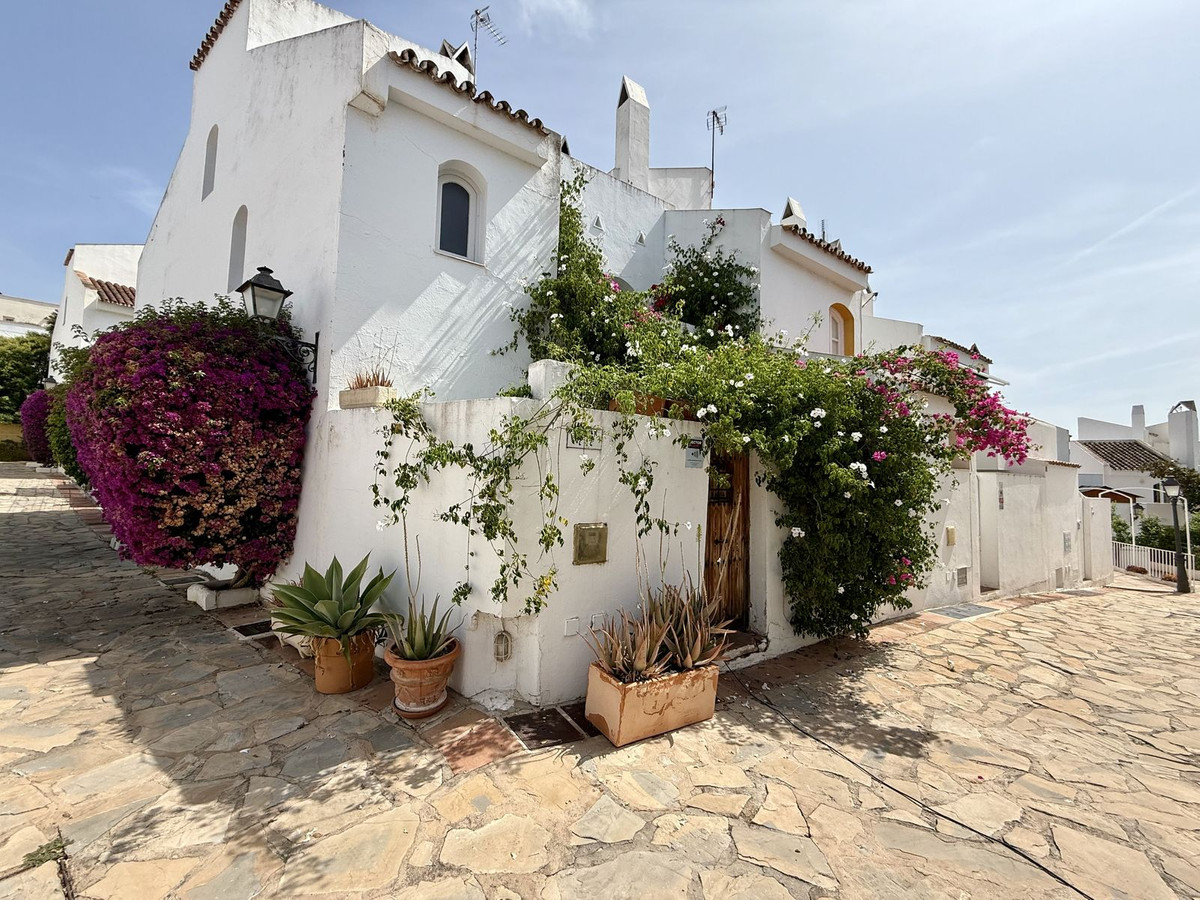 3 Bedroom Villa for Sale in Nueva Andalucía — 6