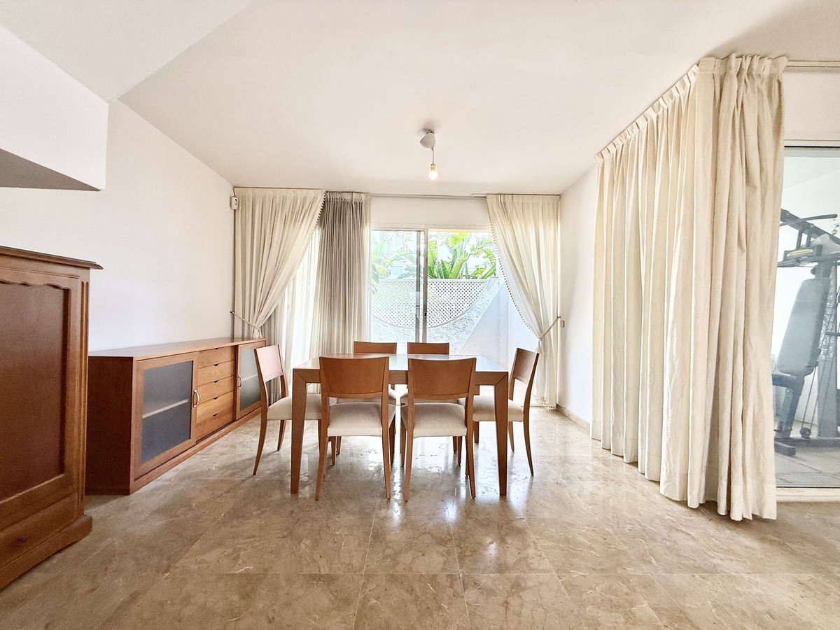 3 Bedroom Villa for Sale in Nueva Andalucía — view 10