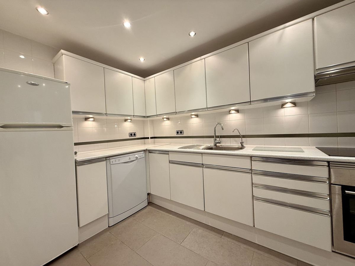 2 Bedroom Apartment for Sale in The Golden Mile — 8