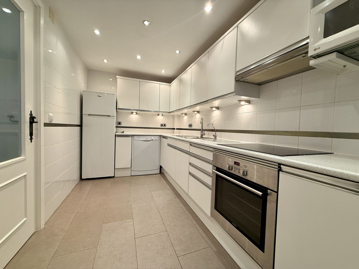 2 Bedroom Apartment for Sale in The Golden Mile — 9
