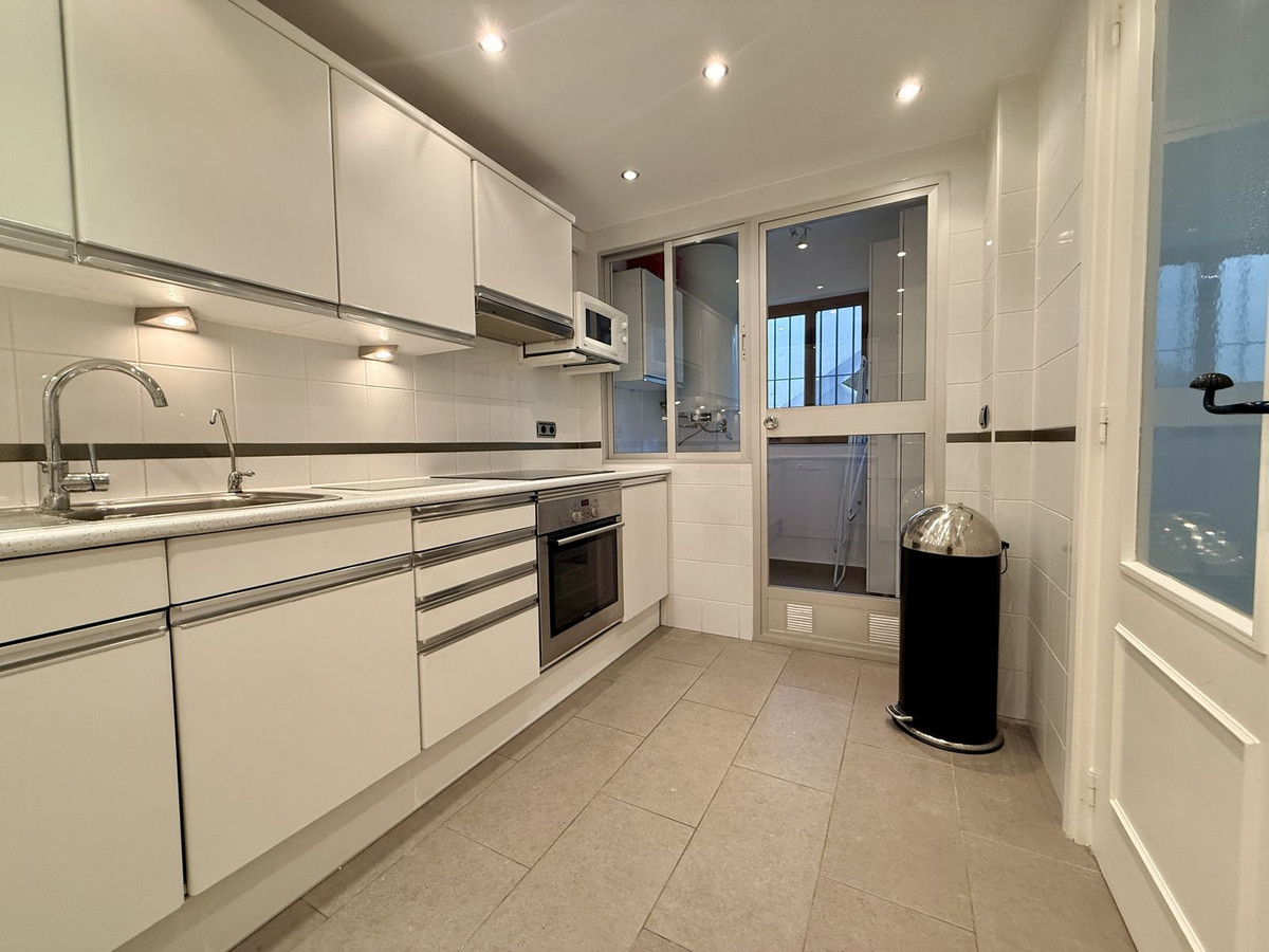 2 Bedroom Apartment for Sale in The Golden Mile — view 10