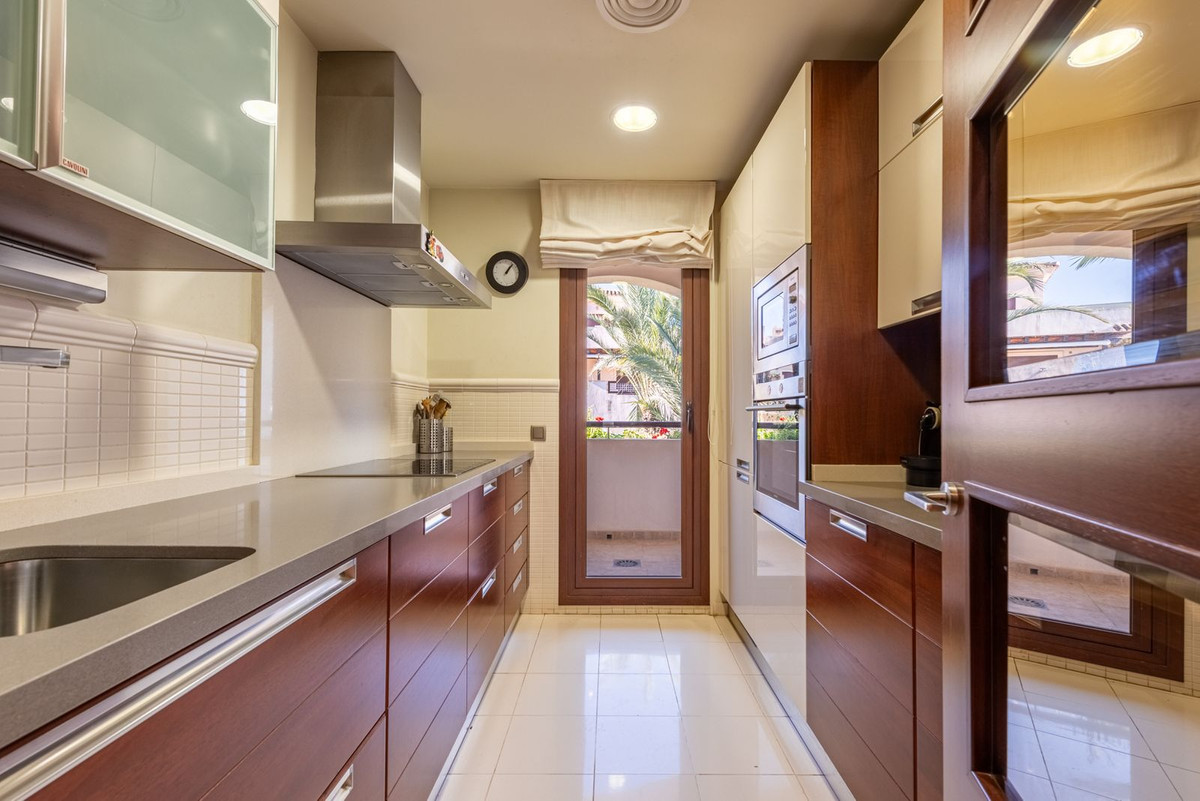 2 Bedroom Apartment for Sale in Nueva Andalucía — 4