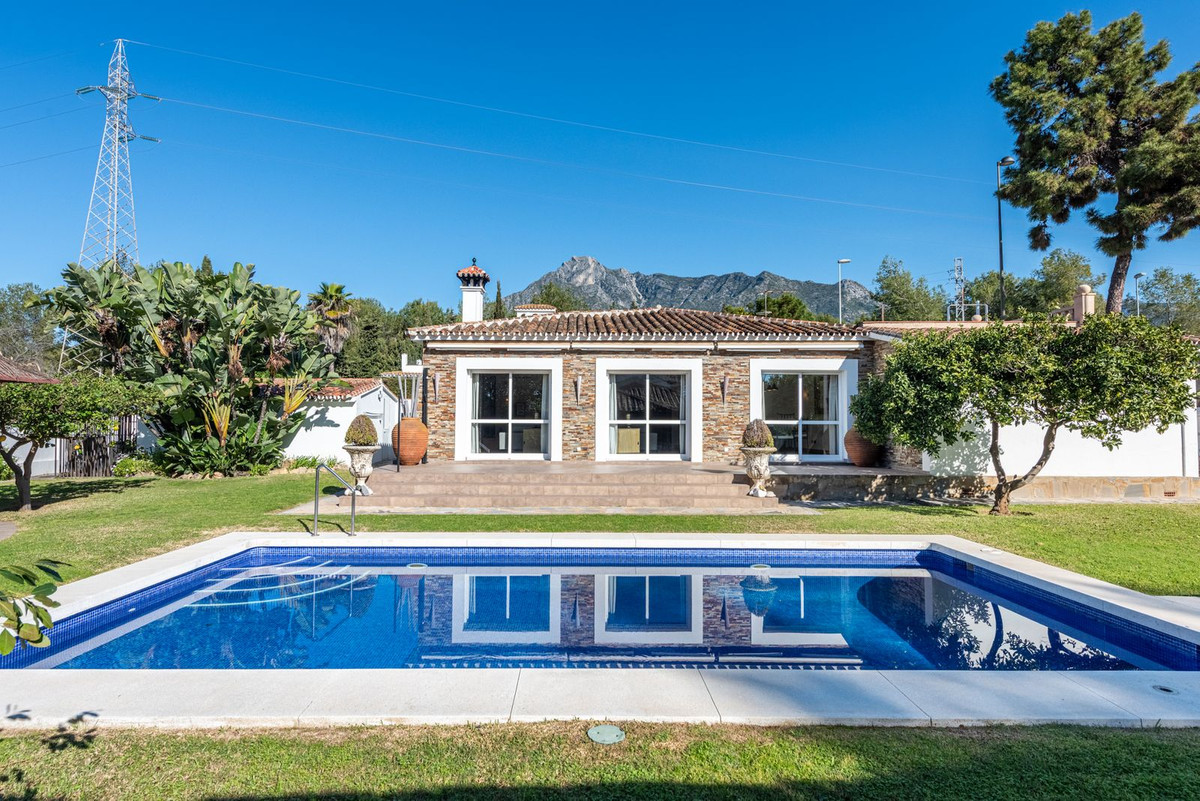 3 Bedroom Villa for Sale in The Golden Mile