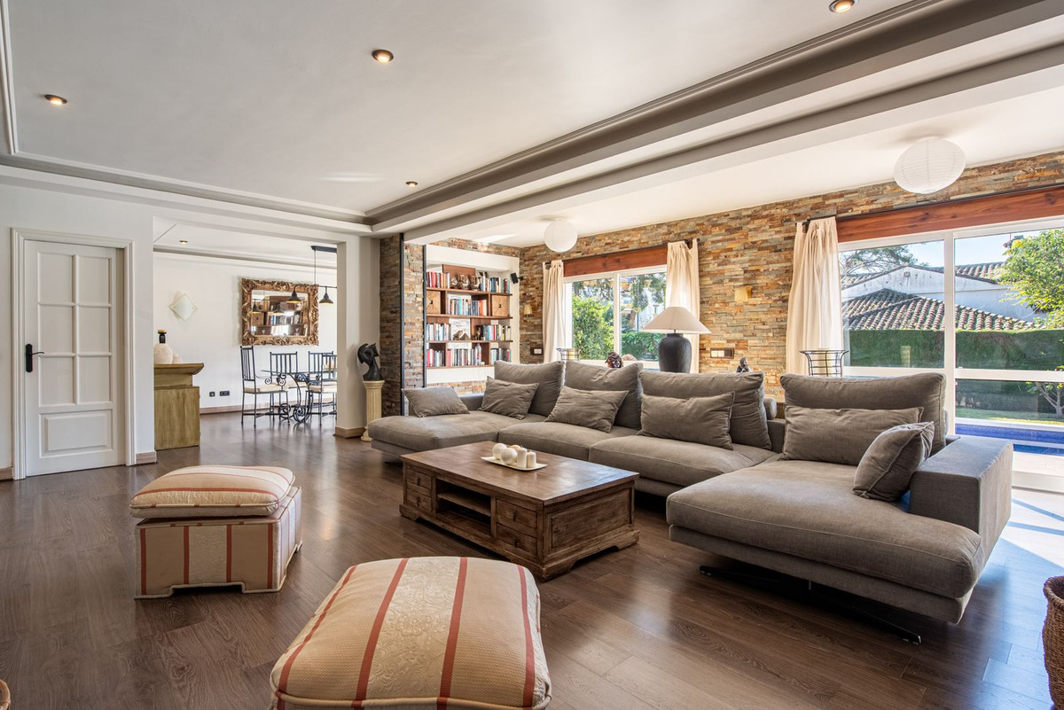 3 Bedroom Villa for Sale in The Golden Mile — 4