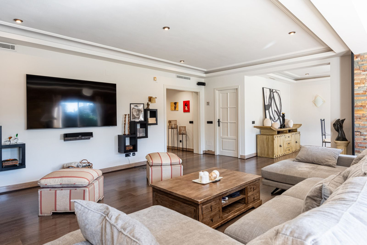 3 Bedroom Villa for Sale in The Golden Mile — 6