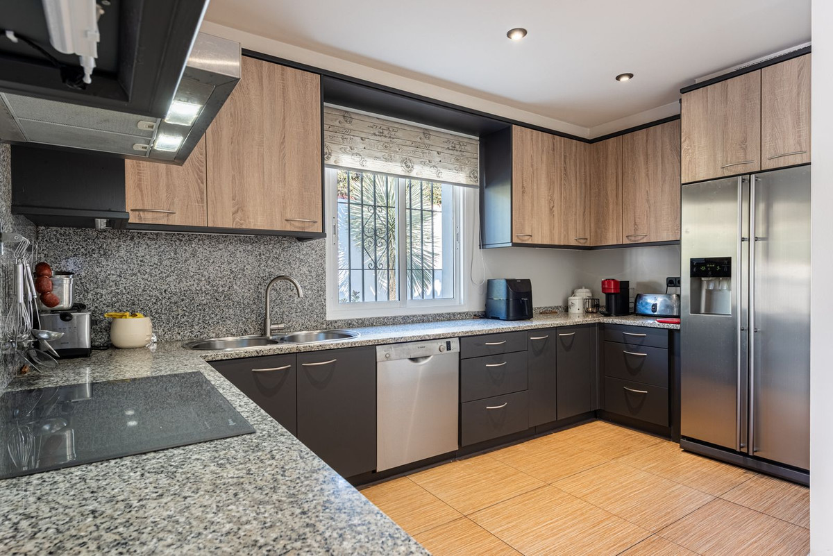 3 Bedroom Villa for Sale in The Golden Mile — 9
