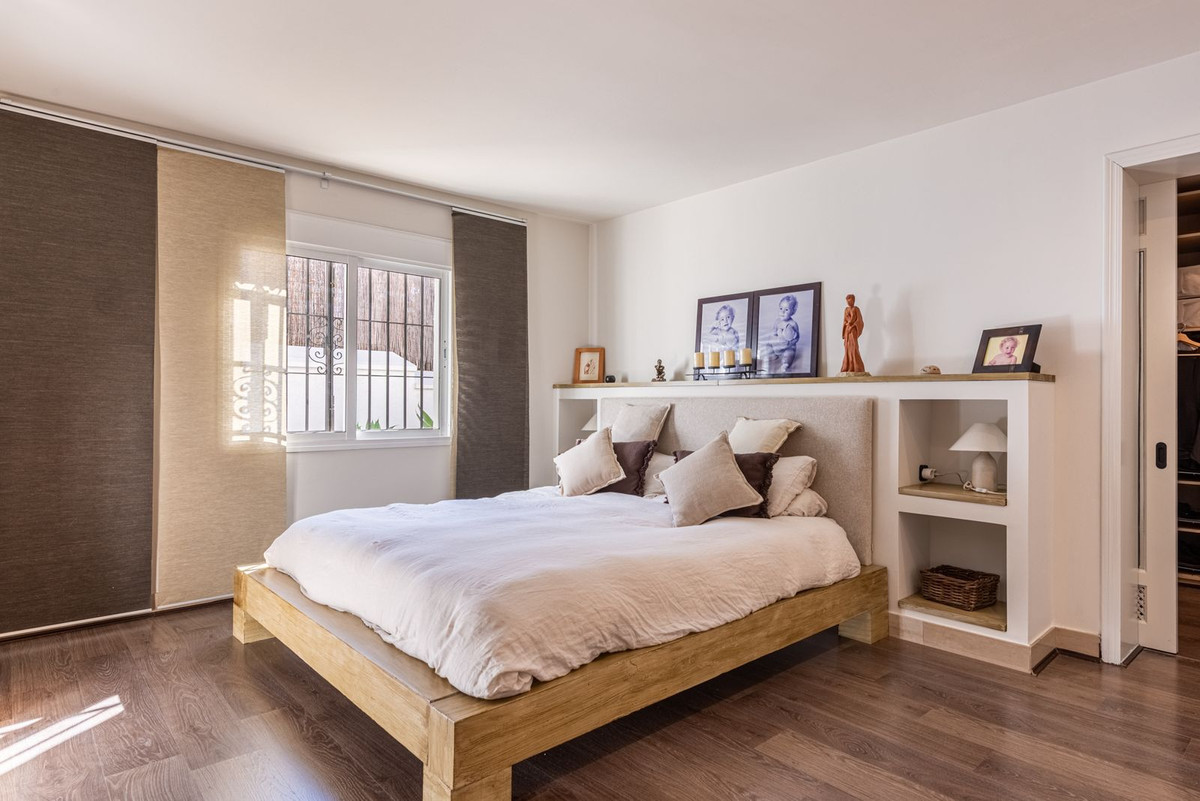 3 Bedroom Villa for Sale in The Golden Mile — view 10