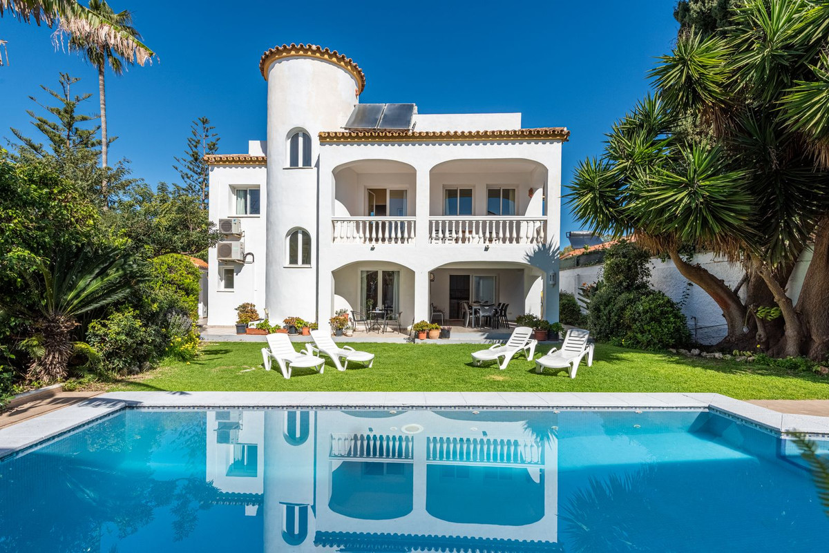 4 Bedroom Villa for Sale in San Pedro de Alcántara