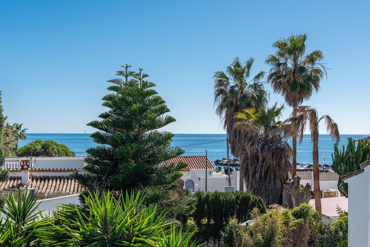 4 Bedroom Villa for Sale in San Pedro de Alcántara — 2