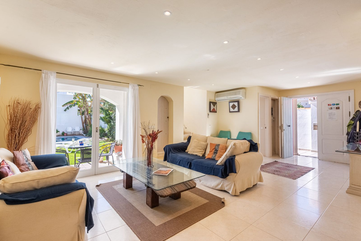 4 Bedroom Villa for Sale in San Pedro de Alcántara — 3