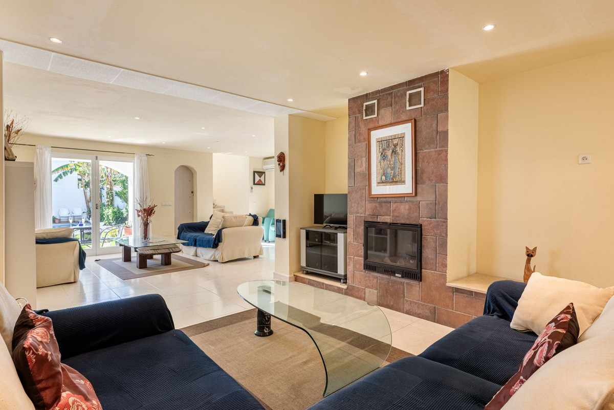 4 Bedroom Villa for Sale in San Pedro de Alcántara — 5