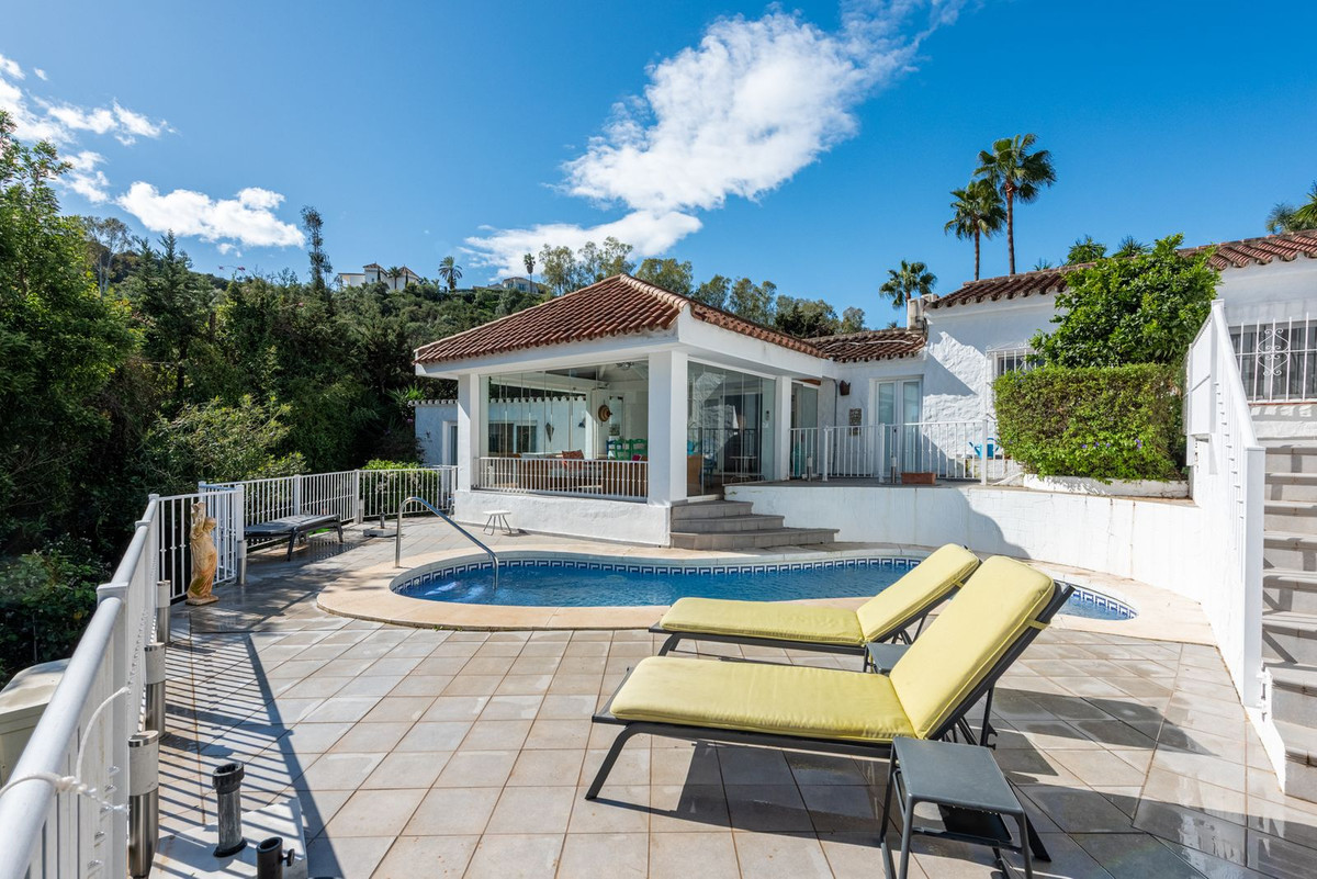 4 Bedroom Villa for Sale in Benahavís