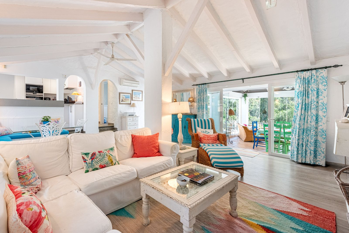 4 Bedroom Villa for Sale in Benahavís — 5