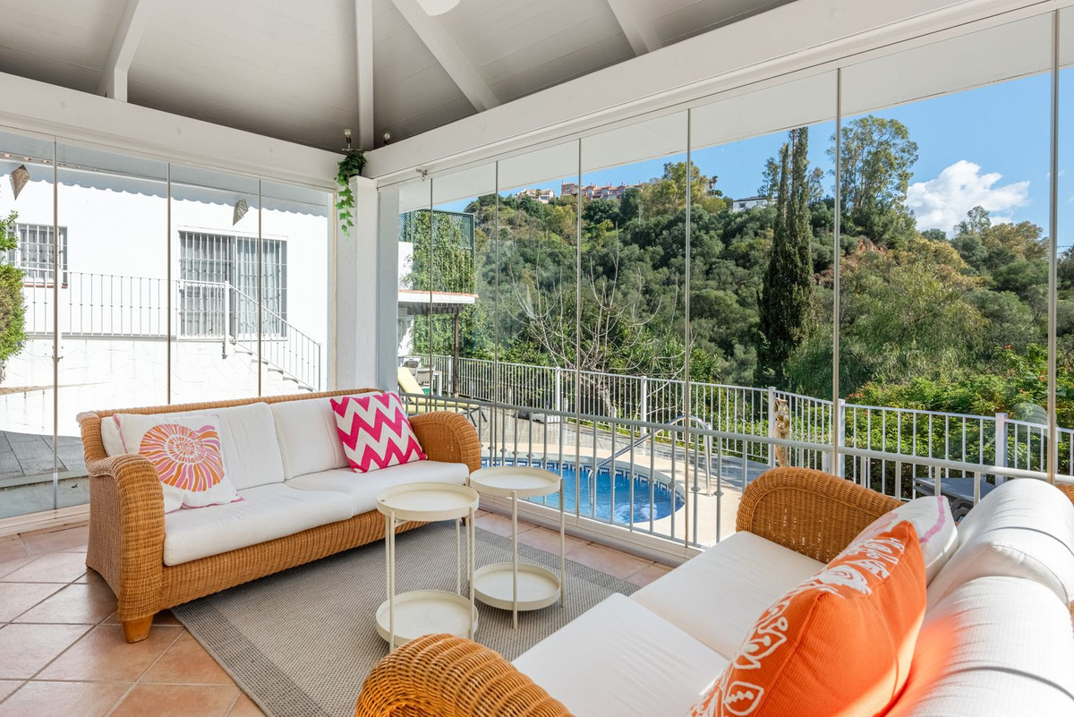 4 Bedroom Villa for Sale in Benahavís — view 10