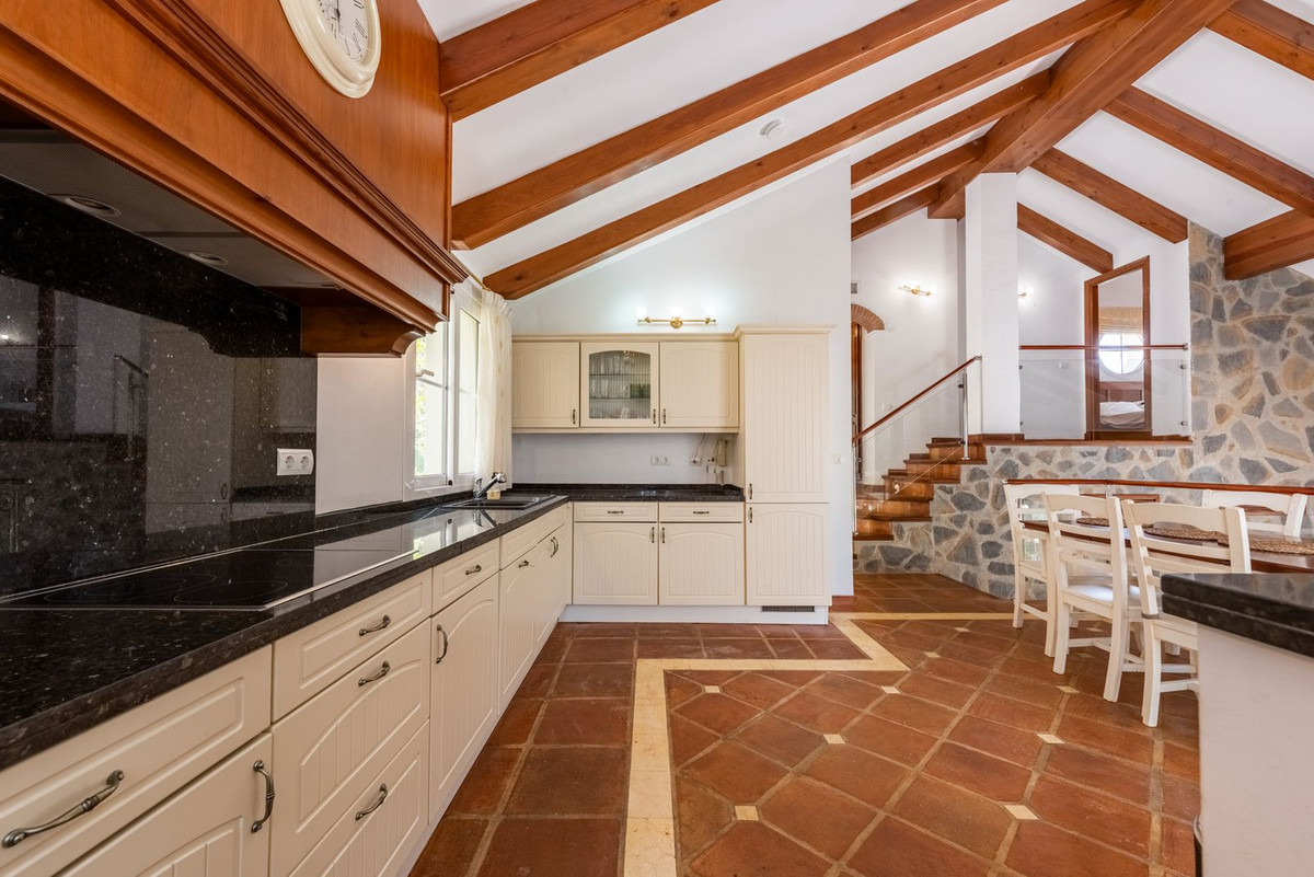 3 Bedroom Villa for Sale in Istán — view 10