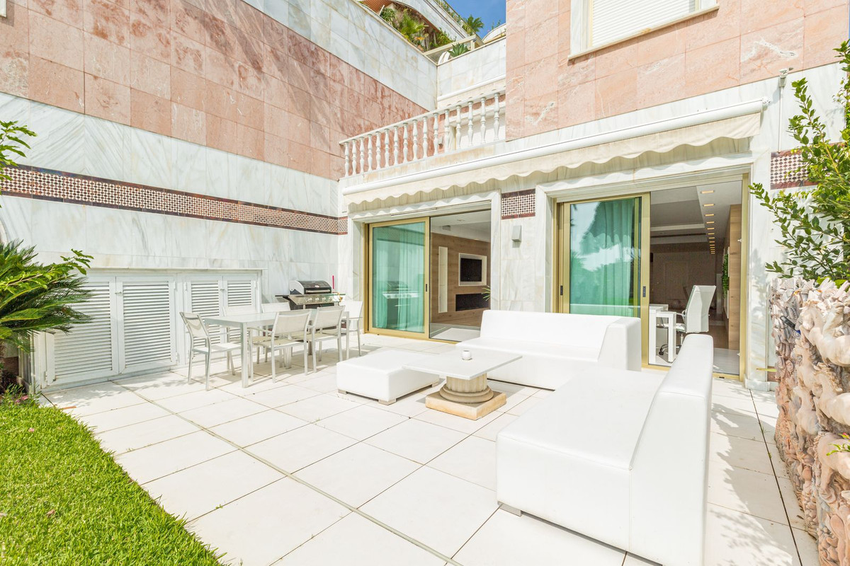 3 Bedroom Apartment for Sale in Puerto Banús