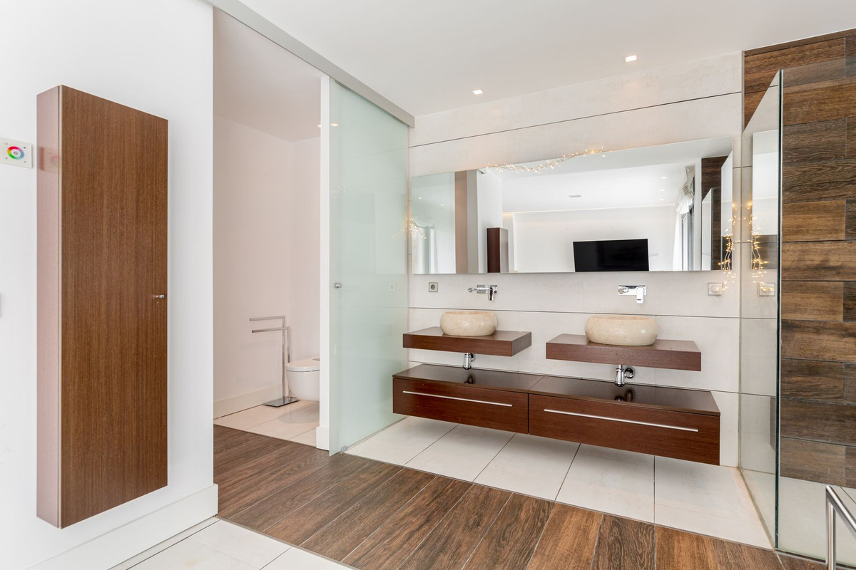 3 Bedroom Apartment for Sale in Puerto Banús — view 12