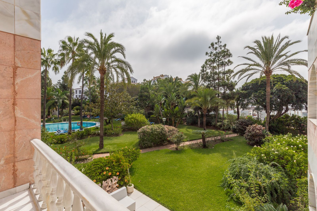 3 Bedroom Apartment for Sale in Puerto Banús — view 19