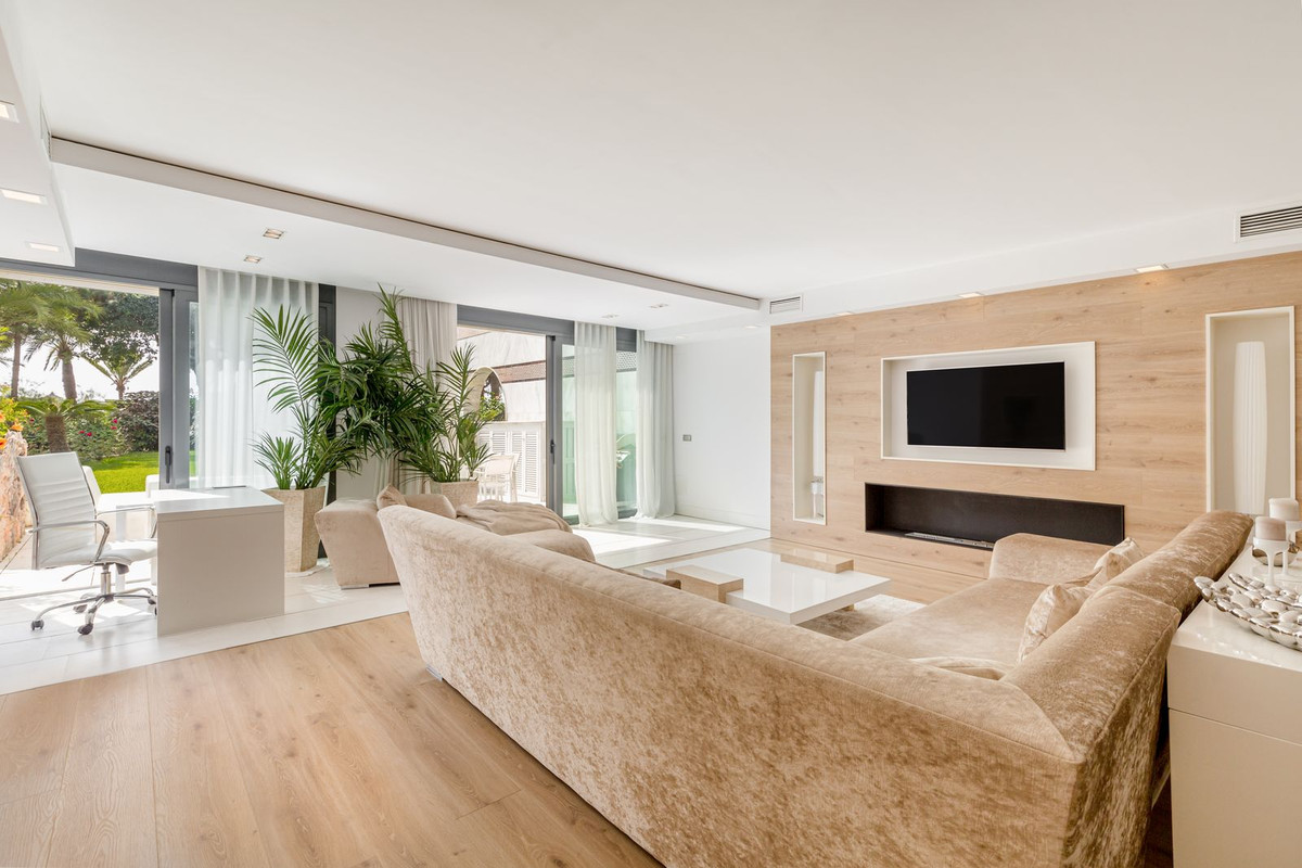 3 Bedroom Apartment for Sale in Puerto Banús — 4