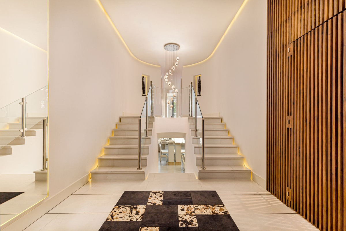 3 Bedroom Apartment for Sale in Puerto Banús — 5