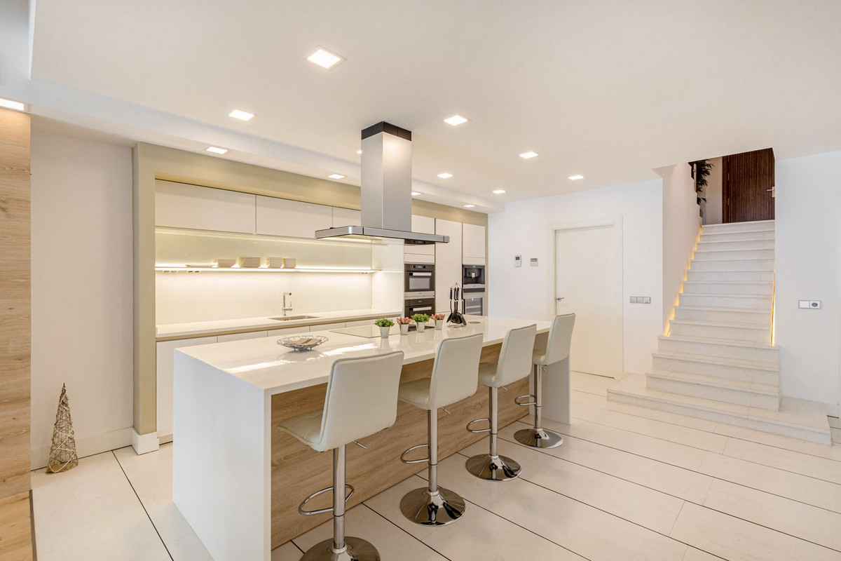 3 Bedroom Apartment for Sale in Puerto Banús — 7