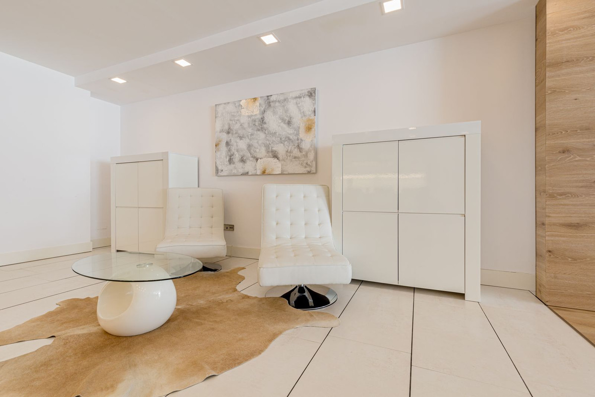 3 Bedroom Apartment for Sale in Puerto Banús — 8