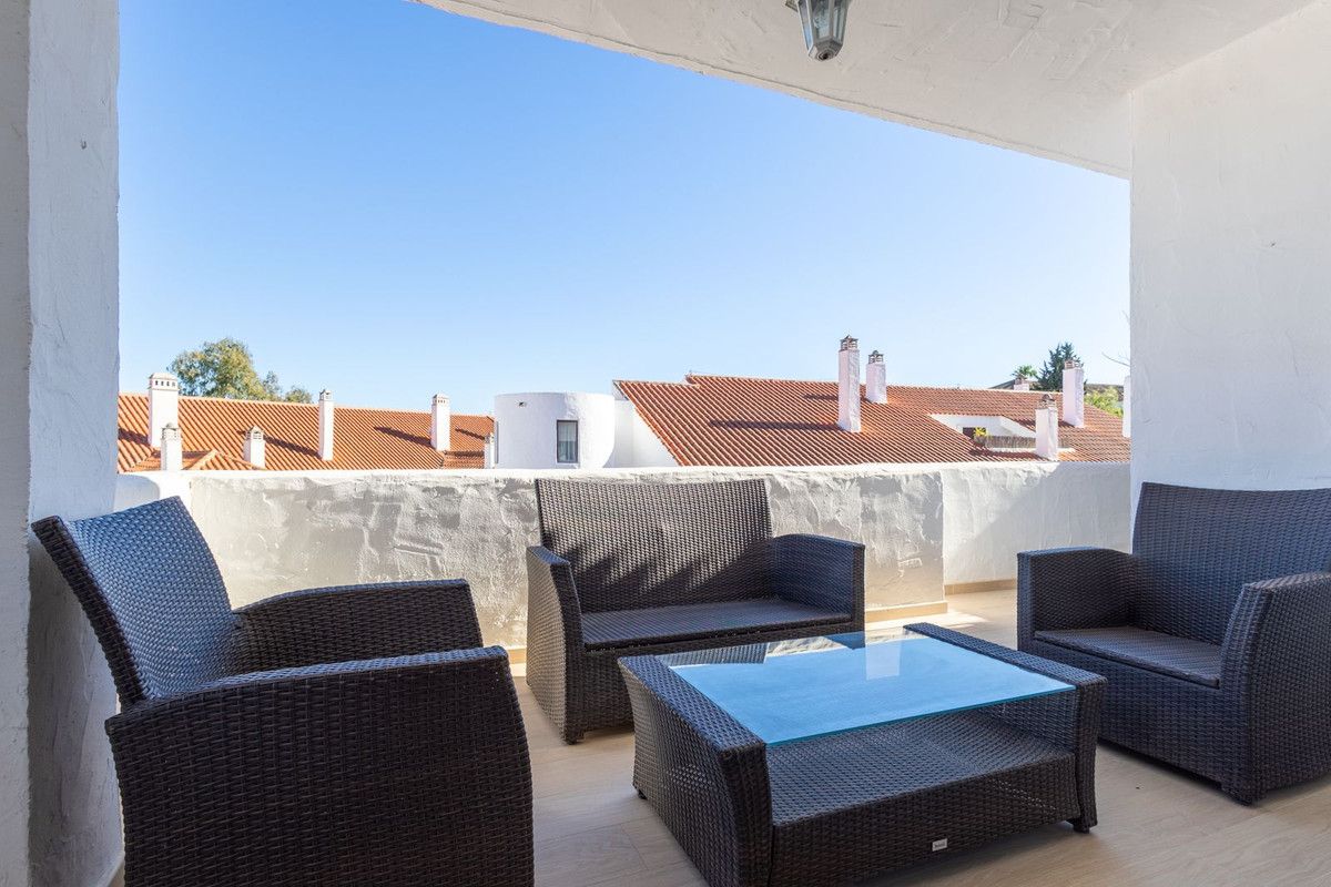 3 Bedroom Apartment for Sale in Nueva Andalucía — 2
