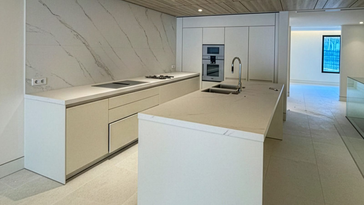 4 Bedroom Apartment for Sale in The Golden Mile — 3