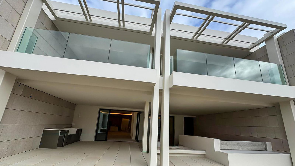 4 Bedroom Apartment for Sale in The Golden Mile — view 10