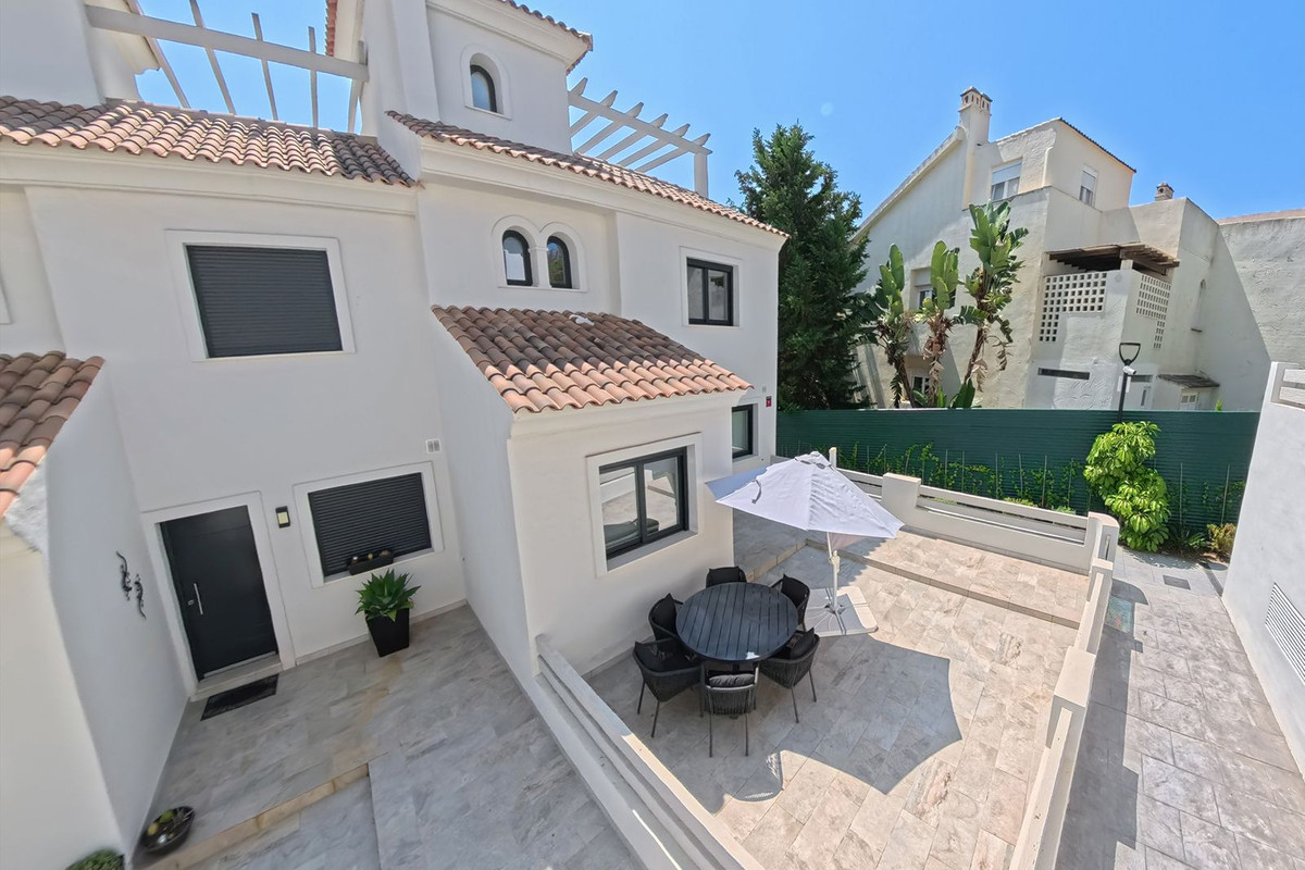 3 Bedroom Villa for Sale in Estepona — 2