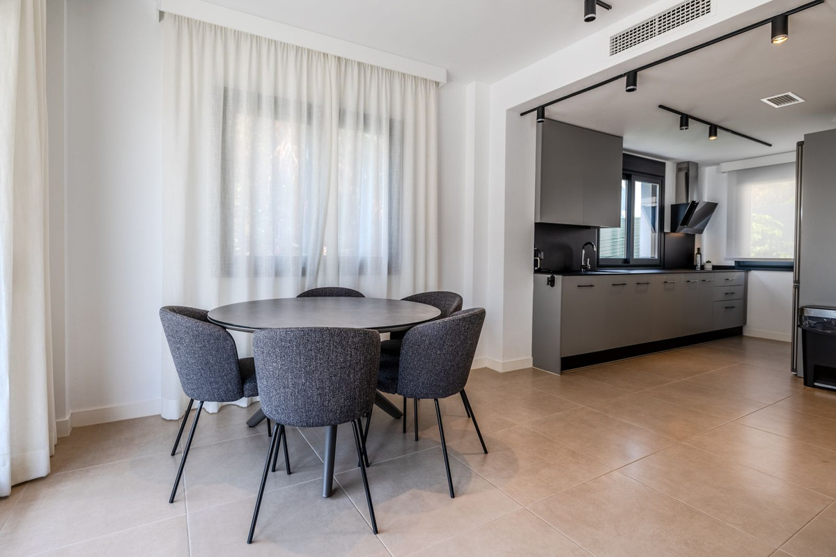 3 Bedroom Villa for Sale in Estepona — view 10