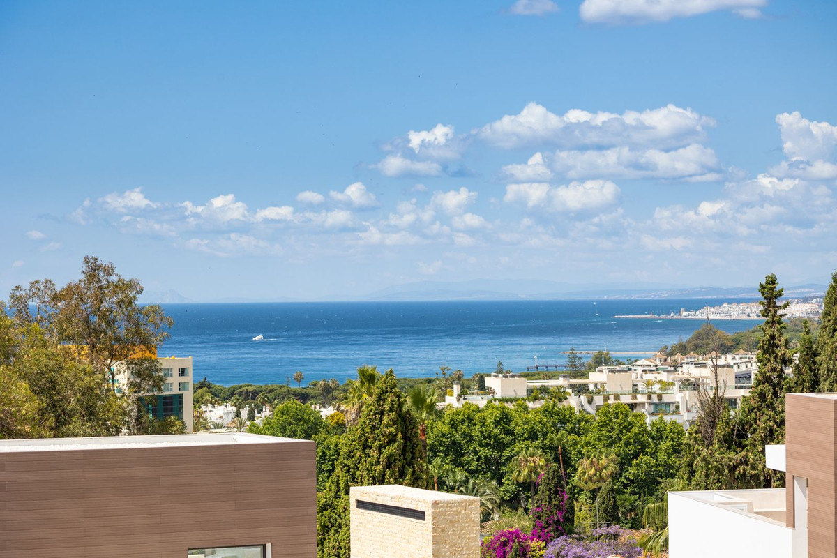 4 Bedroom Villa for Sale in The Golden Mile