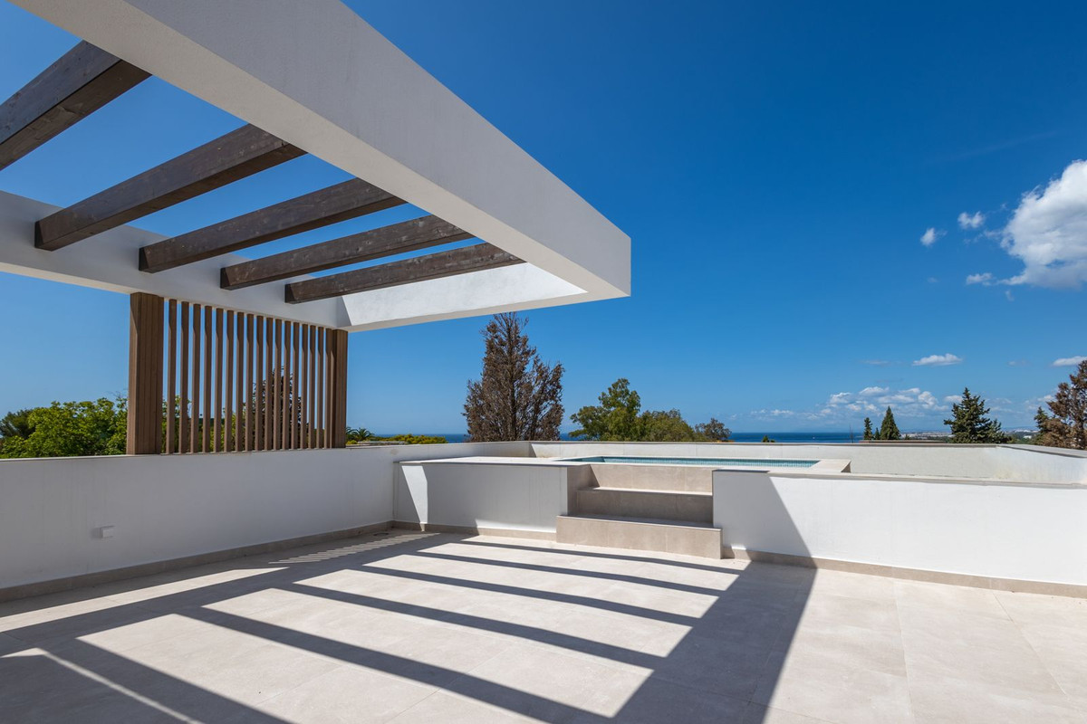 4 Bedroom Villa for Sale in The Golden Mile — 4