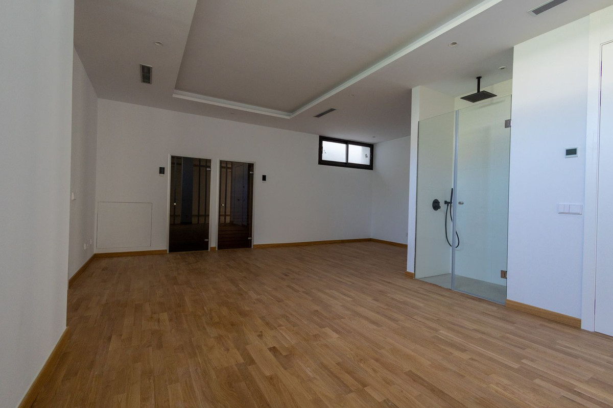 4 Bedroom Villa for Sale in The Golden Mile — 9